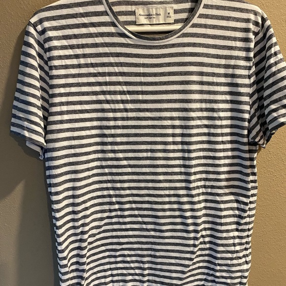 NEVER WORN ABERCROMBIE AND FITCH SHIRT - Picture 1 of 4
